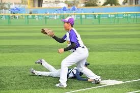 普荷斯在 2009 年单季获得 135 次保送且打击率高达 .327，斩获其第 3 座 MVP